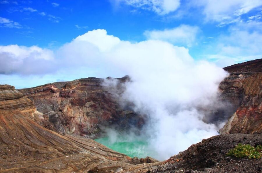 From Fukuoka: Private Mount Aso & Kumamoto Castle Day Trip
