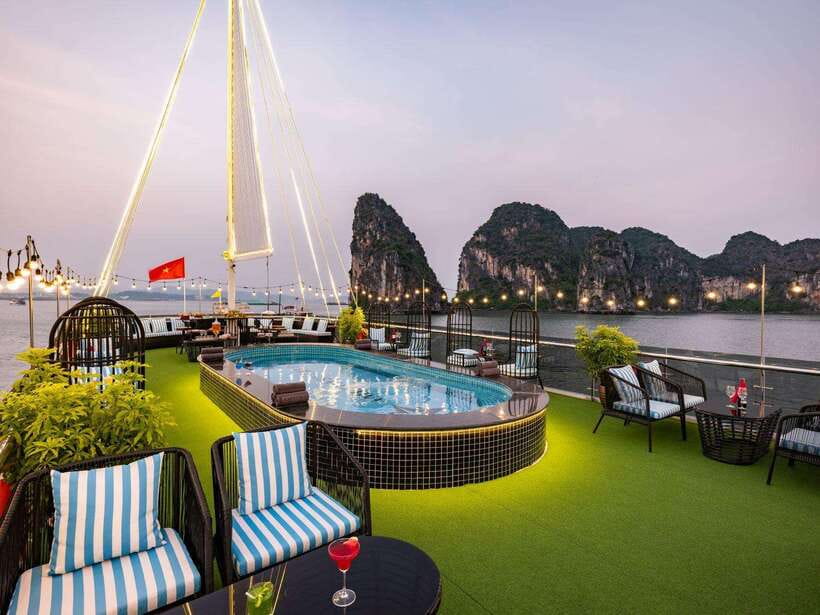 From Hanoi: Ha Long Bay Cruise With Lunch