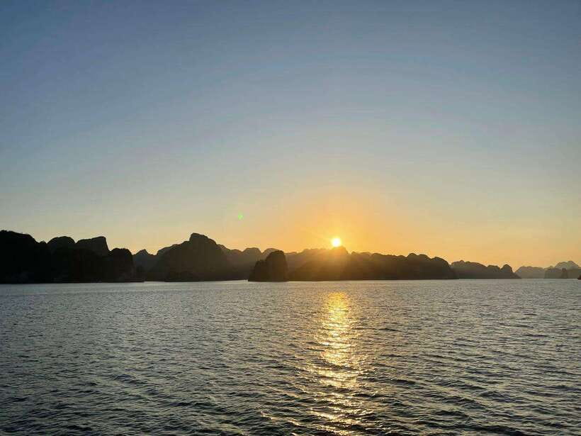 From Hanoi: Ha Long Bay Tour With Cruise & Lunch