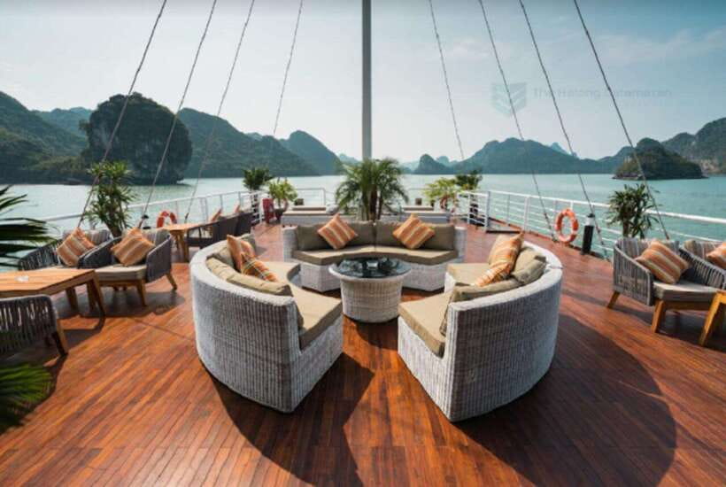 From Hanoi: Halong Bay Cruise With Cave Visit and Lunch