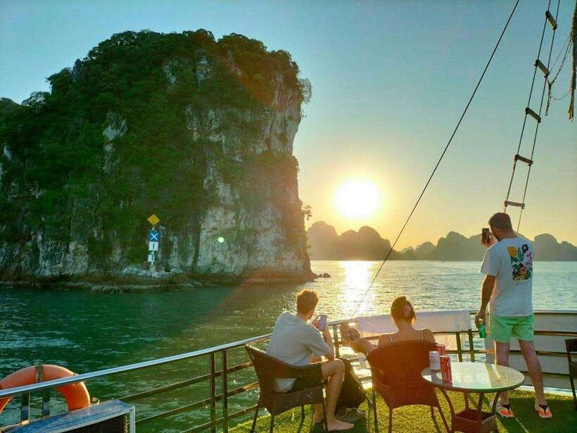 From Hanoi: Halong Bay Cruise With Lunch and Transfers