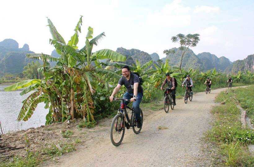 From Hanoi: Ninh Binh, Hoa Lu, Tam Coc Boat Trip & Mua Cave