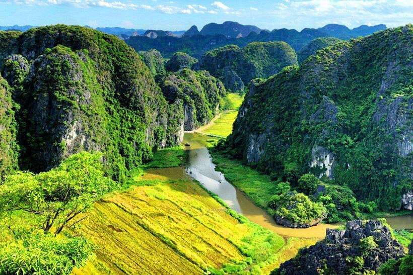 From Hanoi: Trang An, Hoa Lu, Mua Cave 1 Day Tour