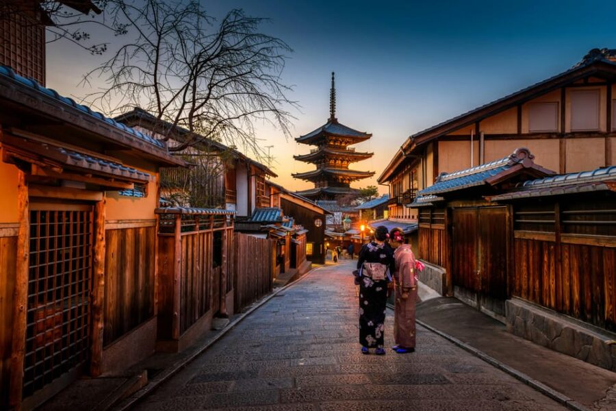From Kyoto: Lake Biwa and Omi Hachiman Day Trip With Lunch