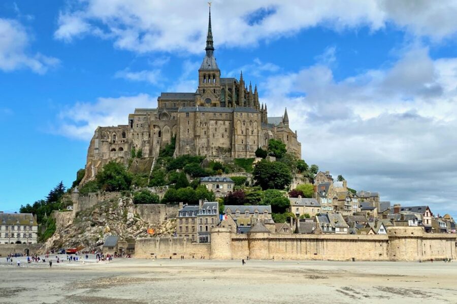 From Paris: Private Mont Saint-Michel & Normandy D-Day Tour