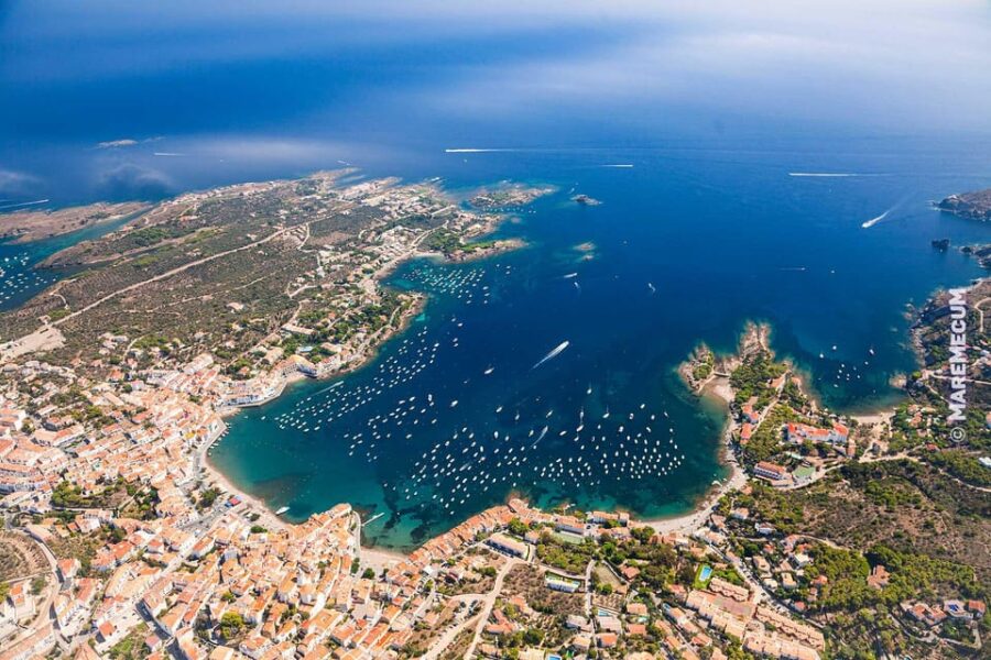 From Roses: Boat Trip and Visit Cadaqués All Day