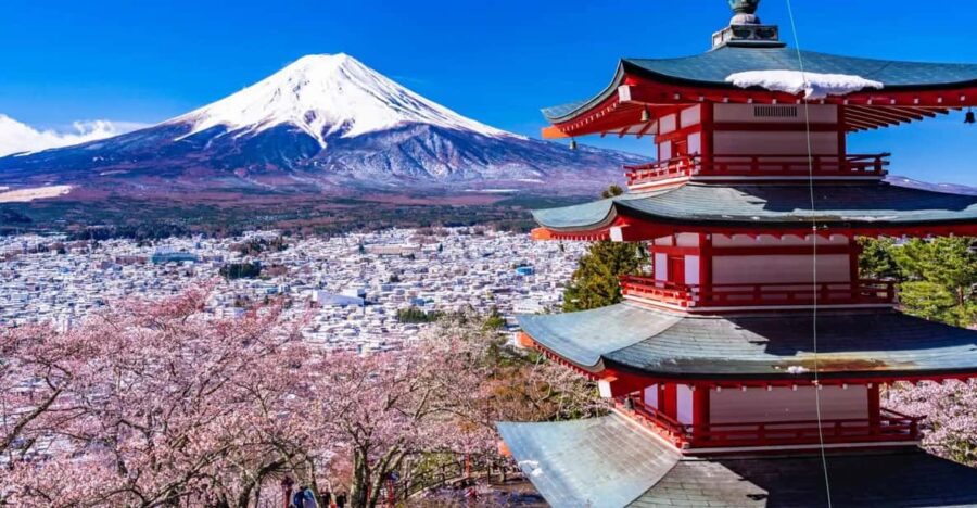 From Tokyo: Fuji Mountain Area – FujiQ – Lake Kawaguchiko – Chureito Pagoda