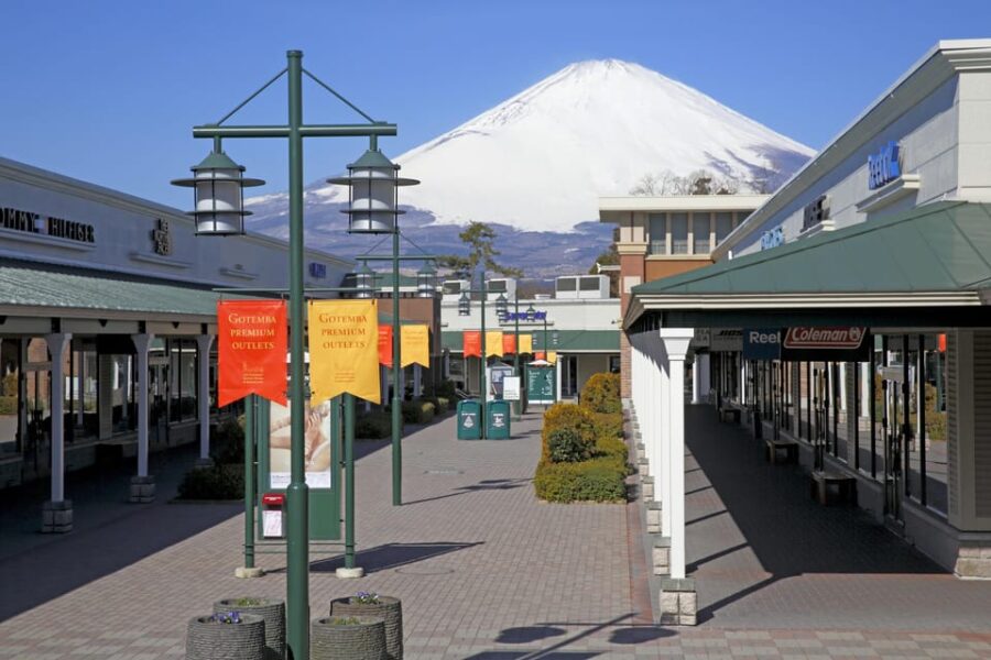 From Tokyo: Gotemba Premium Outlets & Lake Kawaguchi Tour