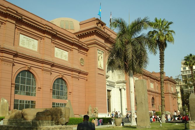 Full-Day Private Tour to Pyramids of Giza and Egyptian Museum