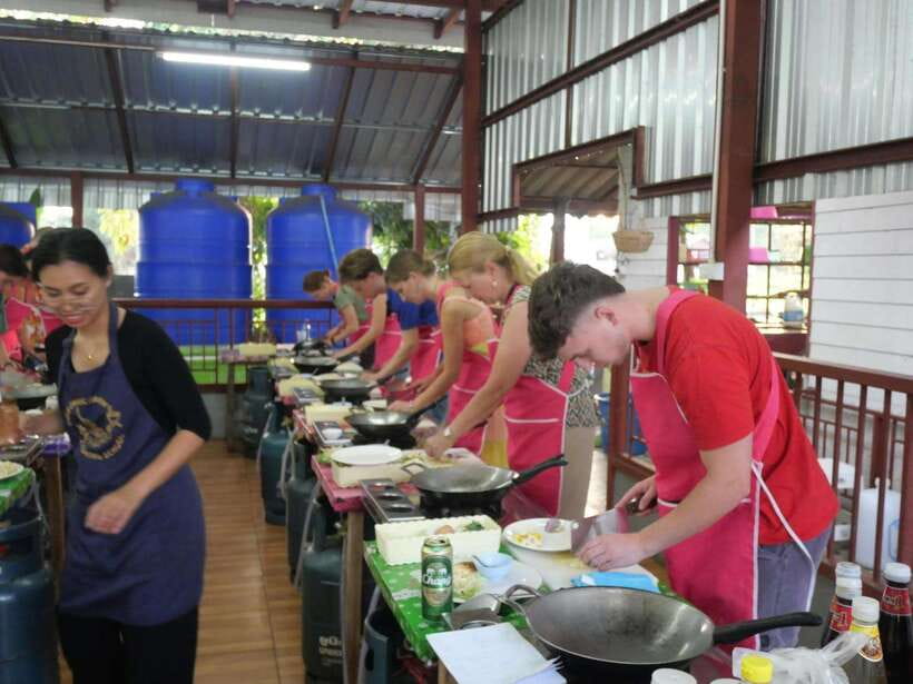 Full Day Thai Cooking Class in Organic Farm and Market