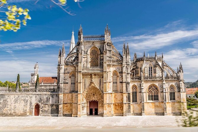 Full Day Tour in Fatima Nazaré and Obidos