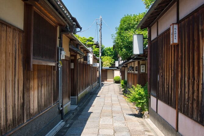 Gateway to Kyoto Walking Tour for First Time Visitors