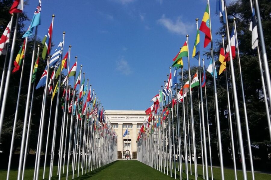 Geneva: International Area & Old Town Guided Bus Tour