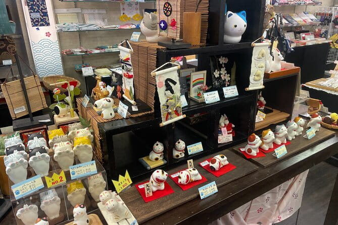 Gourmet and Historical Tour in Enoshima