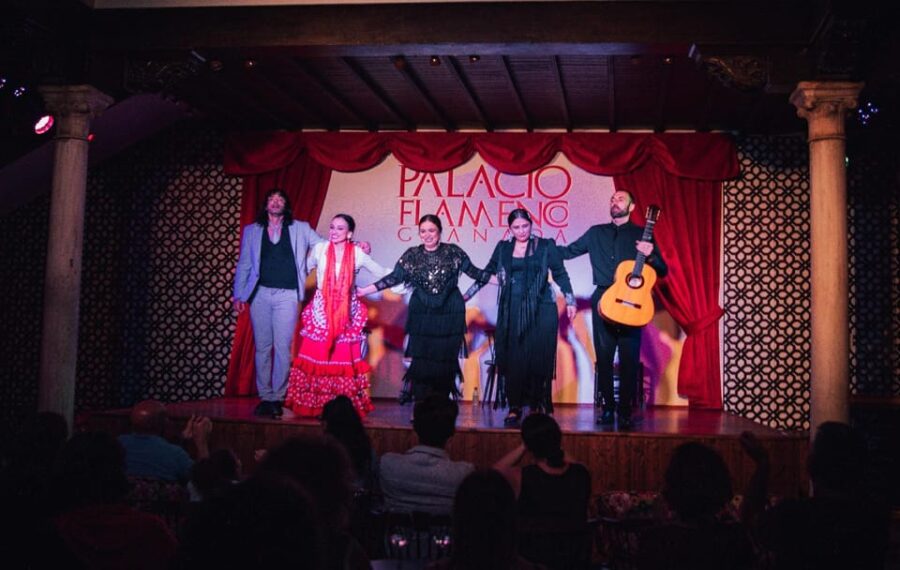 Granada: 1-Hour Traditional Flamenco Show at Palacio