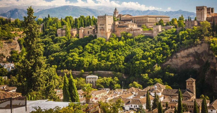 Granada: Alhambra and Charles V Palace Tour