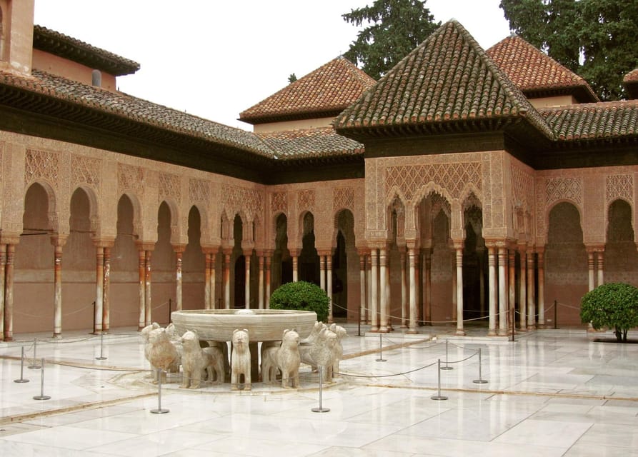 Granada: Tour of Alhambra, Generalife, and Nasrid Palaces
