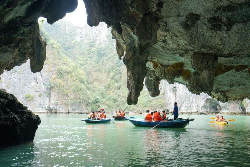 Ha Long Bay: 4.Hour Cruise With Caving, Kayaking, & Lunch