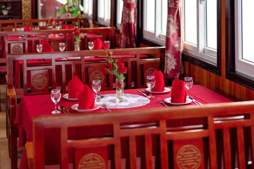 Ha Long Bay Small Deluxe Cruise Day Trip With Kayak & Lunch - Overview and Pricing