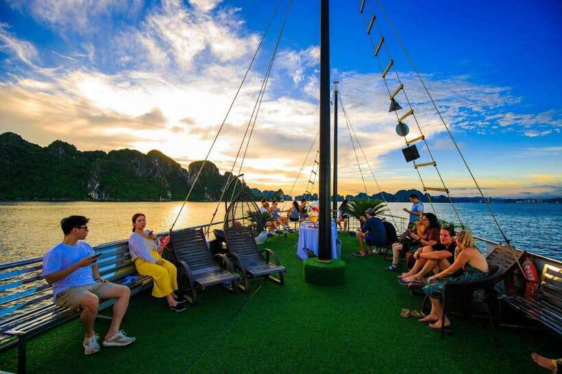 Ha Long Luxury Cruise With Kayaking, Swimming and Lunch - Tour Overview