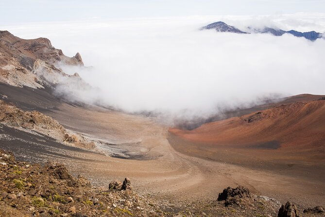 Haleakalā Sunset Spectacle: Maui's Heavenly Evening - The Allure of Haleakalā Sunset