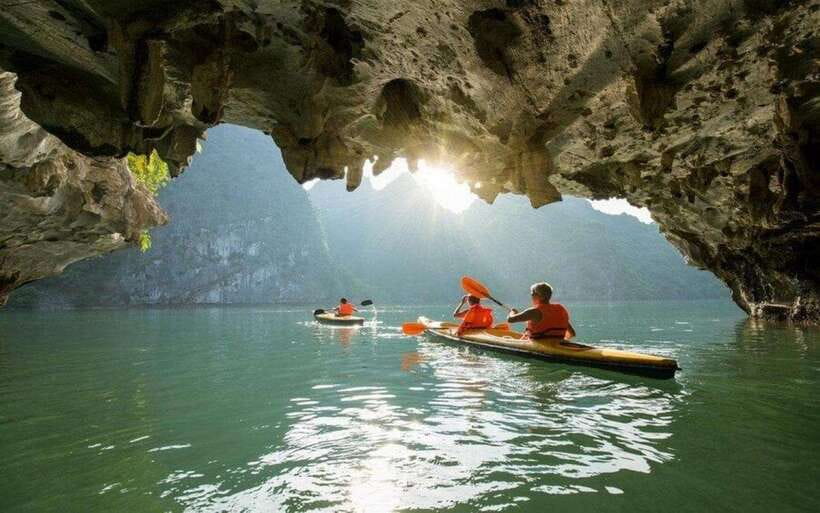 HALONG BAY: SUNG SOT CAVE-TI TOP ISLAND-LUON CAVE GROUP TOUR