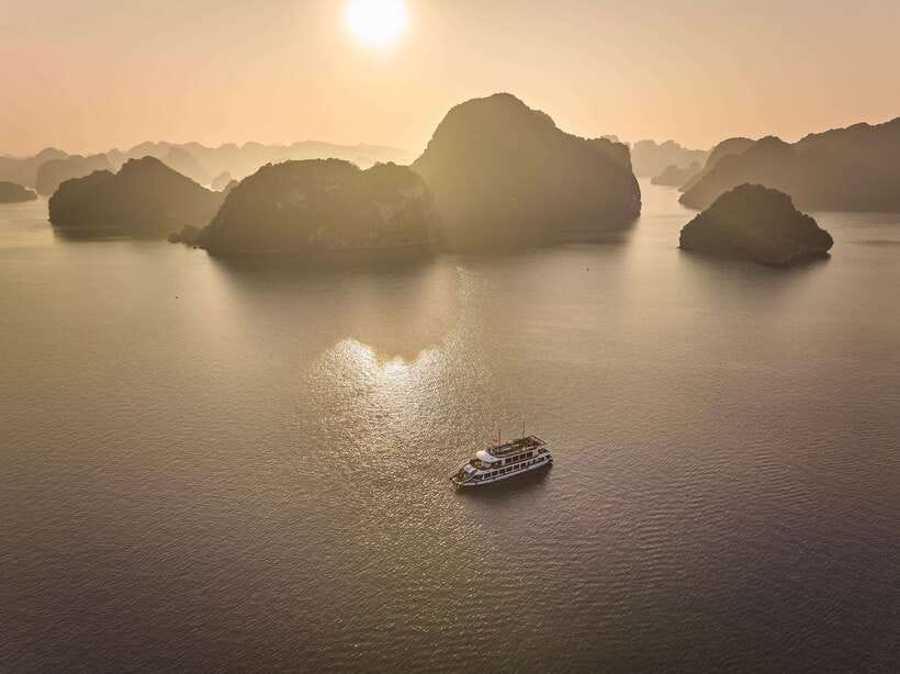 Hanoi: Halong Bay Cruise, Amazing Cave, Titov Island & Kayak - Tour Overview