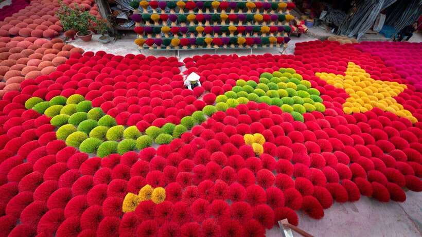 Hanoi: Highlights, Incense Village, Hat Crafting Guided Tour