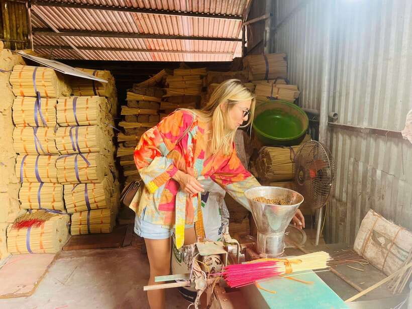 Hanoi: Incense, Hat Making & Lacquer Artisan Village Tour
