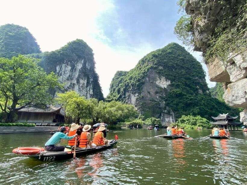 Hanoi: Ninh Binh- Hoa Lu – Trang an – Mua Cave – Best Seller