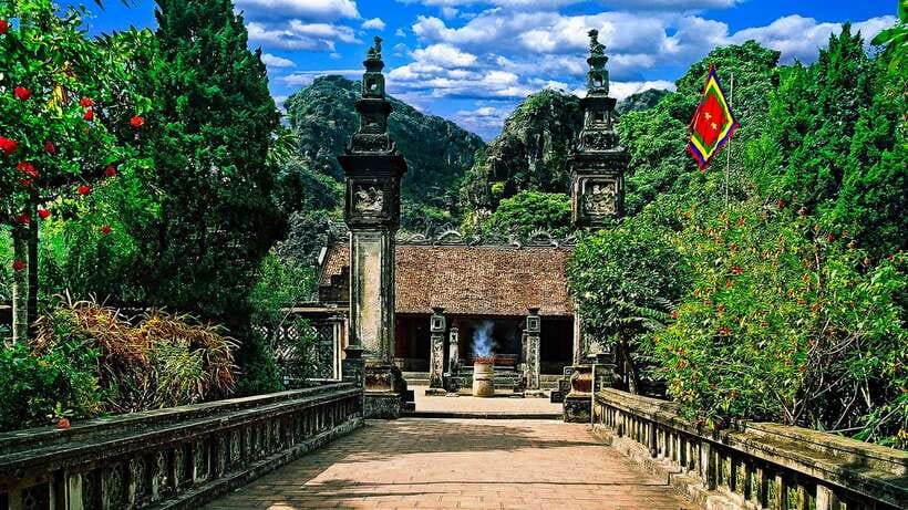 Hanoi/Ninh Binh: Tam Coc, Hoa Lu & Mua Caves Full-Day Trip