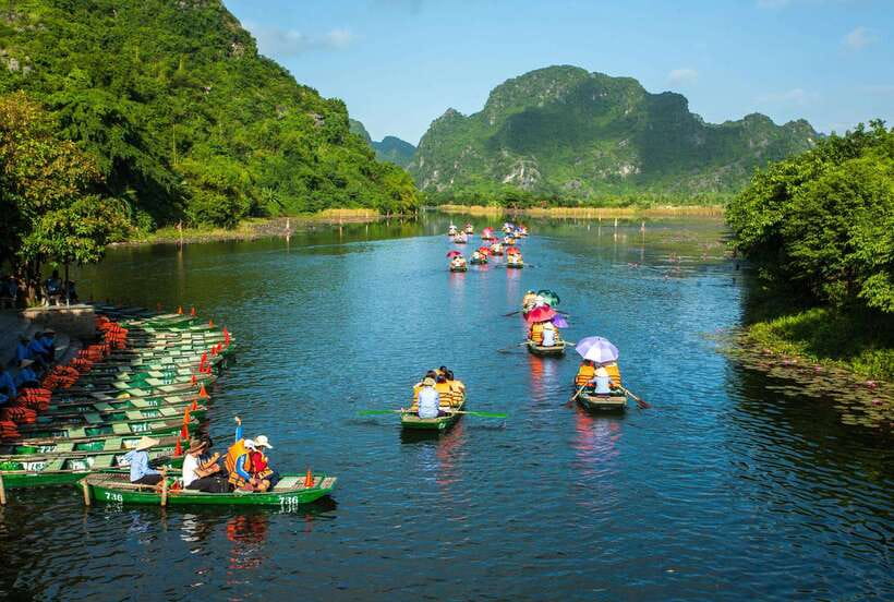 Hanoi: Ninh Binh, Trang An/Tam Coc, Mua Cave and Hoa Lu Tour