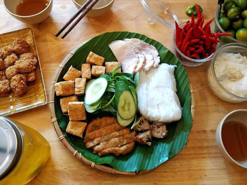 Hanoi: Old Quarter Walking Tour With Private Lunch