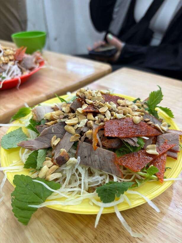 Hanoi: Private Street Food and Walking Tour