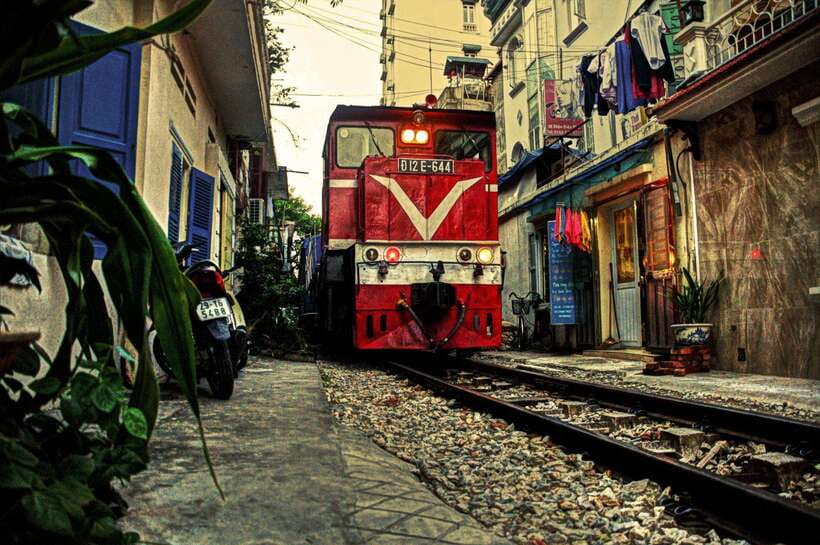HANOI: RIDE TO HANOI JANE RELATED ATTRACTIONS & TRAIN STREET