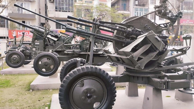 Hanoi: War Remnants Museum and Train Street On Scooter Tour