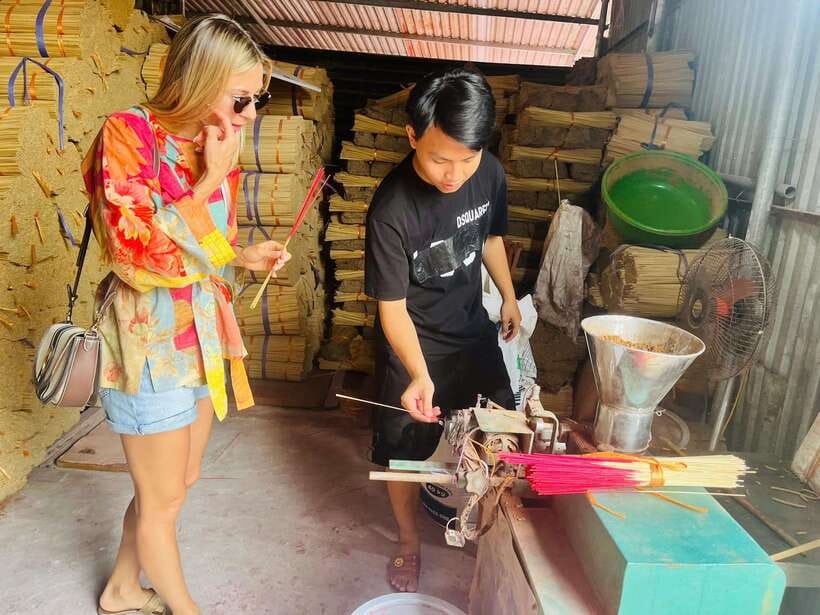 Hanois Secret: Incense, Hat Making & Lacquer Villages Tour