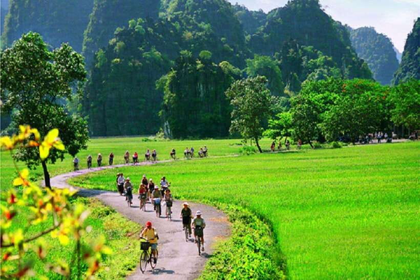 Hoa Lư – Trang an – Mua Cave by Limousine- Buffet 1 Day