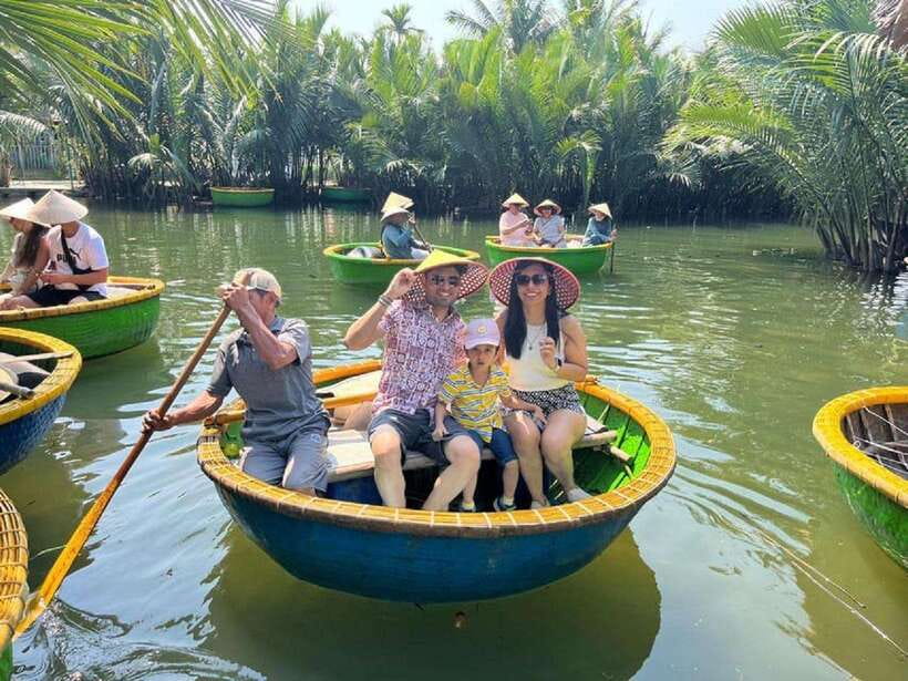 Hoi An: Ancient Town and Basket Boat & Lantern Release Tour
