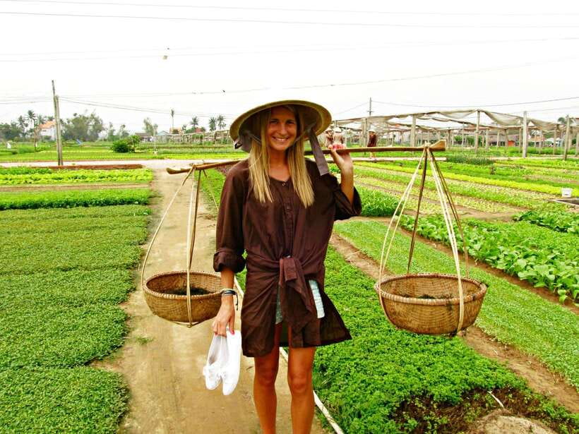 Hoi An: Tra Que Village Tour & Lantern Making Class