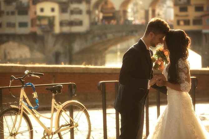 Honeymooners Florence Tour With Professional Photographer and Driver