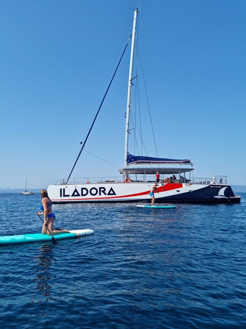 Hyères: Dinner Cruise on a Beautiful Catamaran at Bregançon