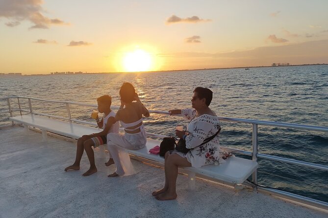 Isla Mujeres Tour With Open Bar Food and Snorkeling