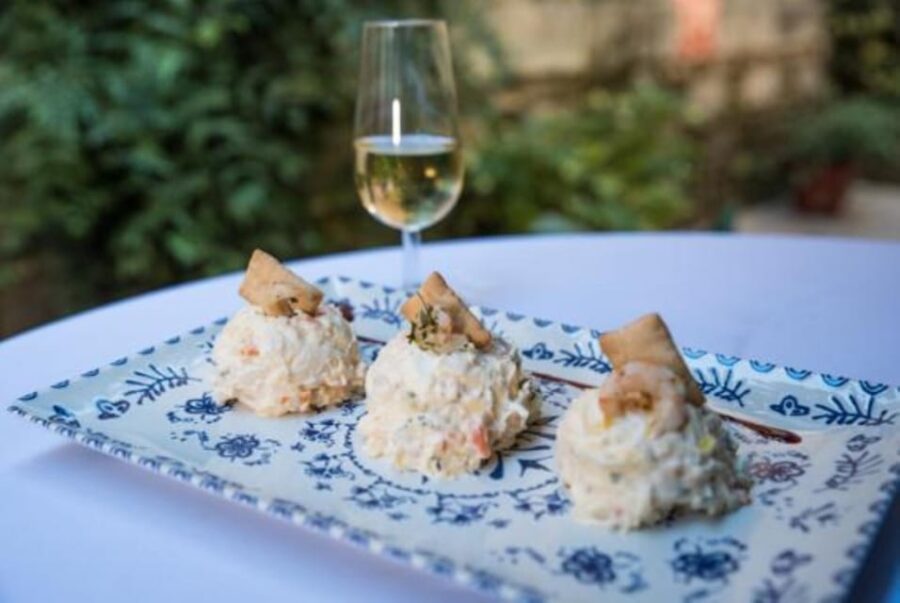 Jerez: Flamenco Show and Menu at Tablao Puro Arte