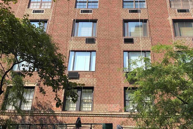 Joan Didions Manhattan Life: Self-Guided Audio Tour in New York