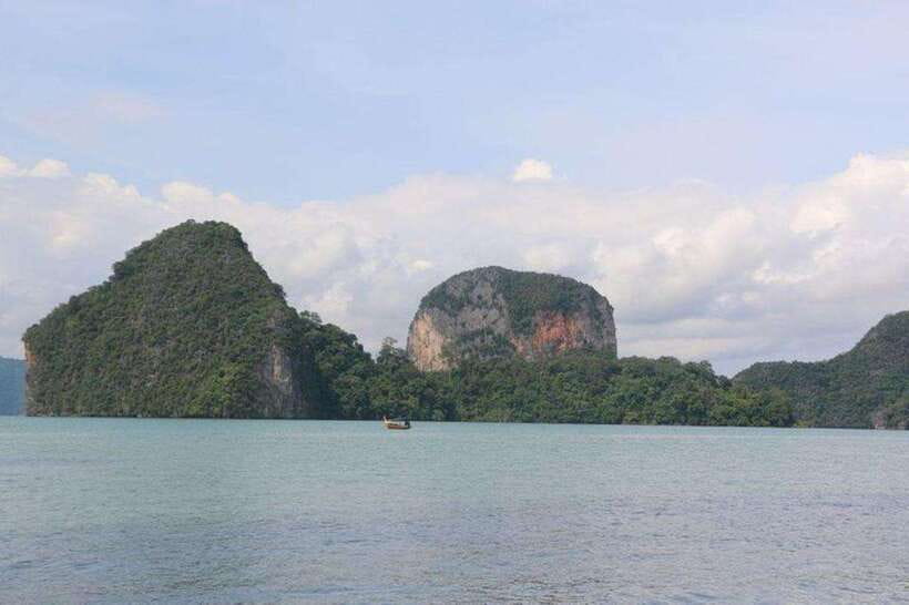 Khaolak: Phang Nga Bay, Tapu Island, and Panyi Village Tour