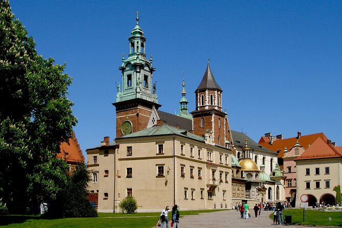 Krakow: Wawel Castle & Cathedral and Wieliczka Salt Mine Guided Tour With Lunch