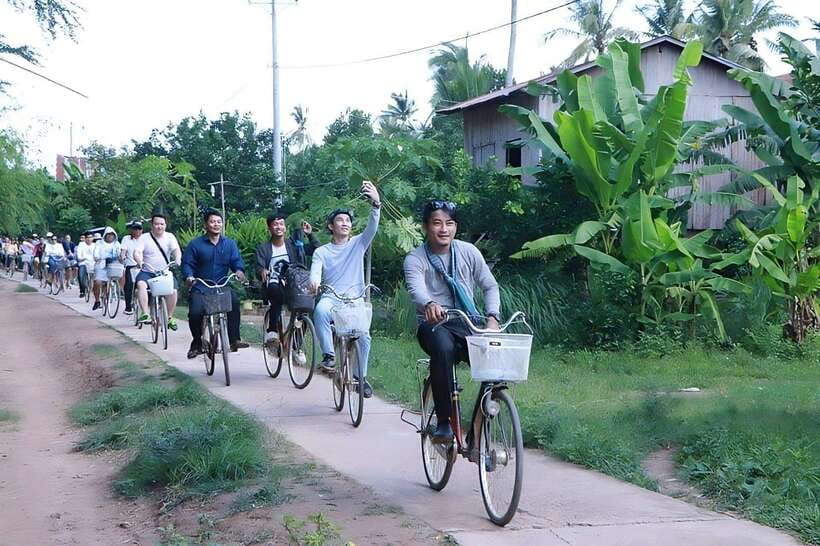 Kratie: Koh Trong Island Cycle Tour With Snacks