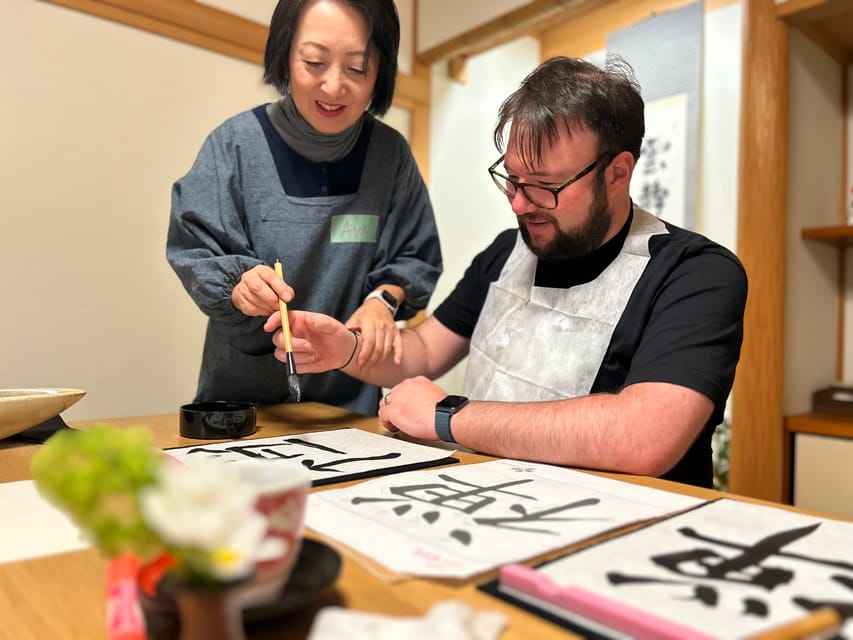 Kyoto: 【PRIVATE】Local Home Visit Japanese Calligraphy Class