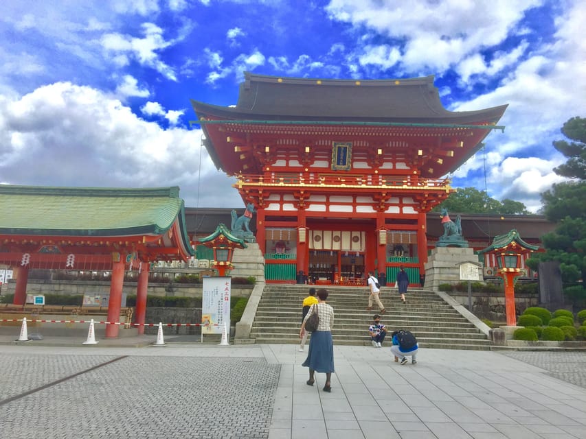 Kyoto: Fushimi Inari Shrine and Mount Inari Guided Tour